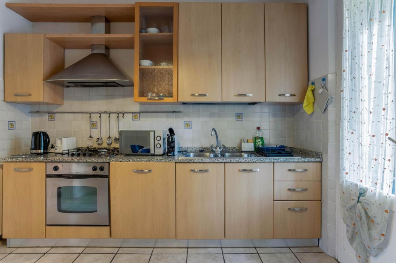 Lucca Roomy Apartment With Balcony And Parking! 외부 사진