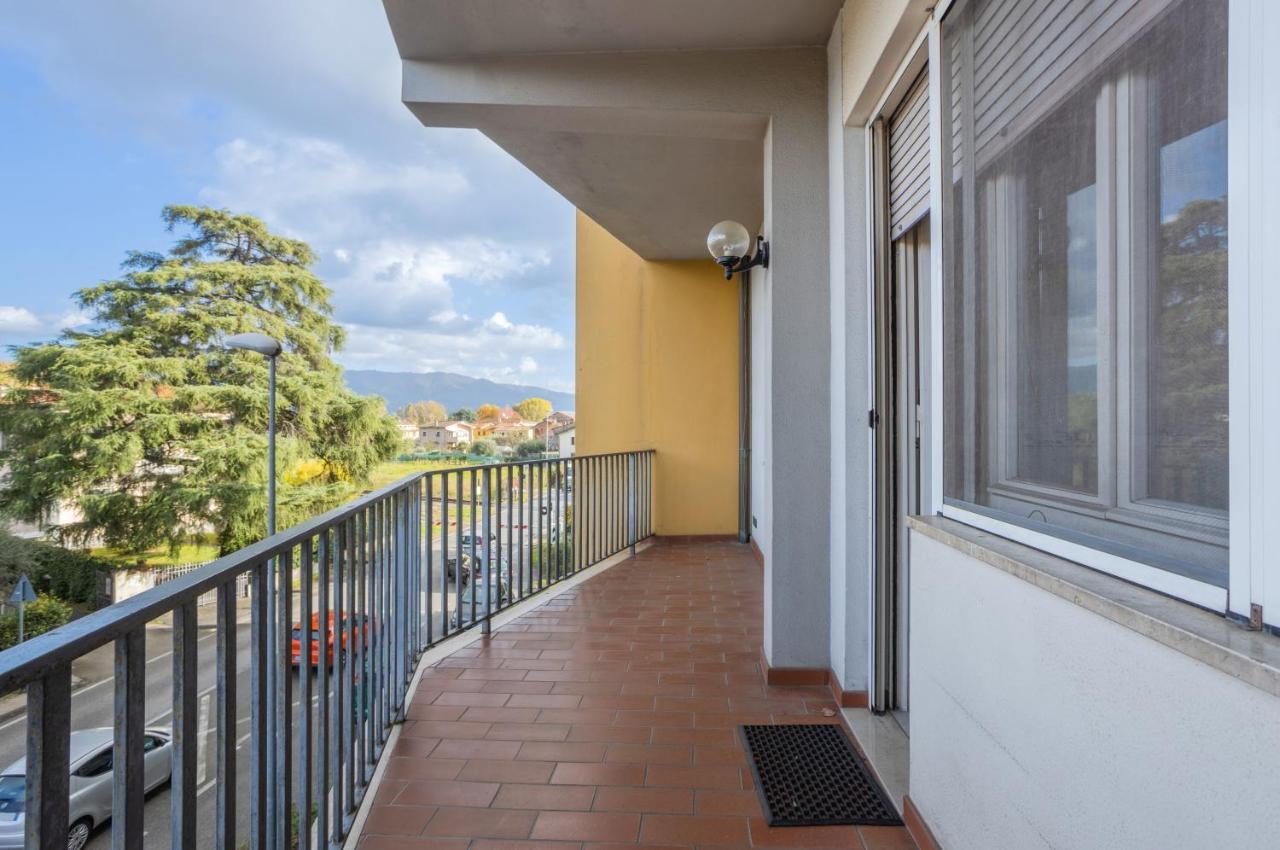 Lucca Roomy Apartment With Balcony And Parking! 외부 사진