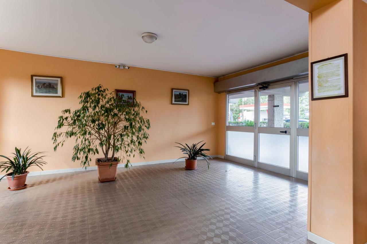 Lucca Roomy Apartment With Balcony And Parking! 외부 사진