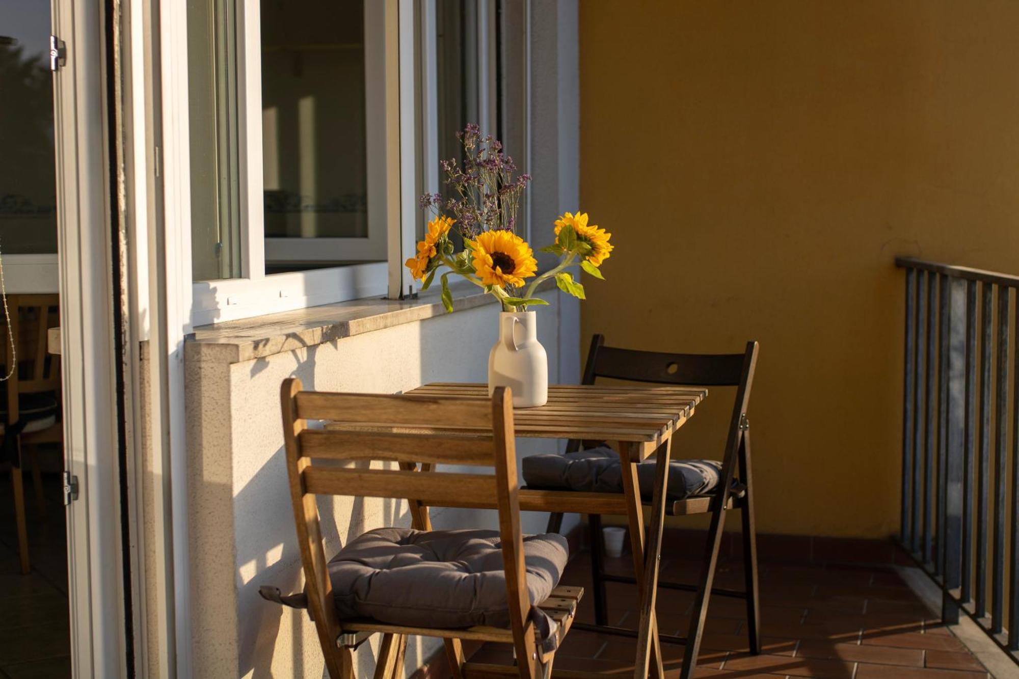 Lucca Roomy Apartment With Balcony And Parking! 외부 사진